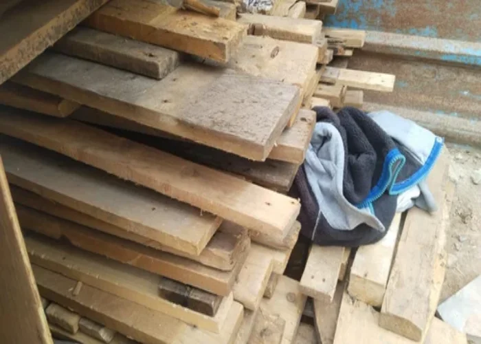 Construction and Demolition Waste wooden Scrap